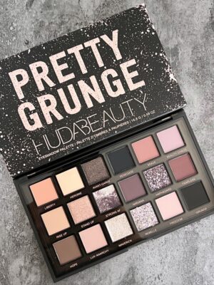 Swatches: Huda Beauty Pretty Grunge Eyeshadow Palette