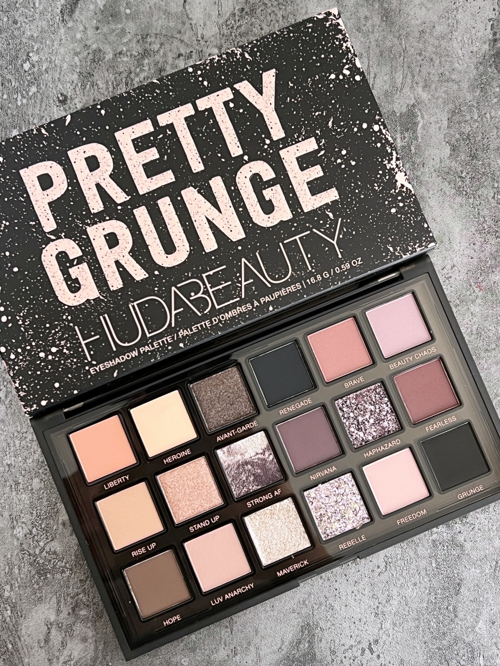 Swatches: Huda Beauty Pretty Grunge